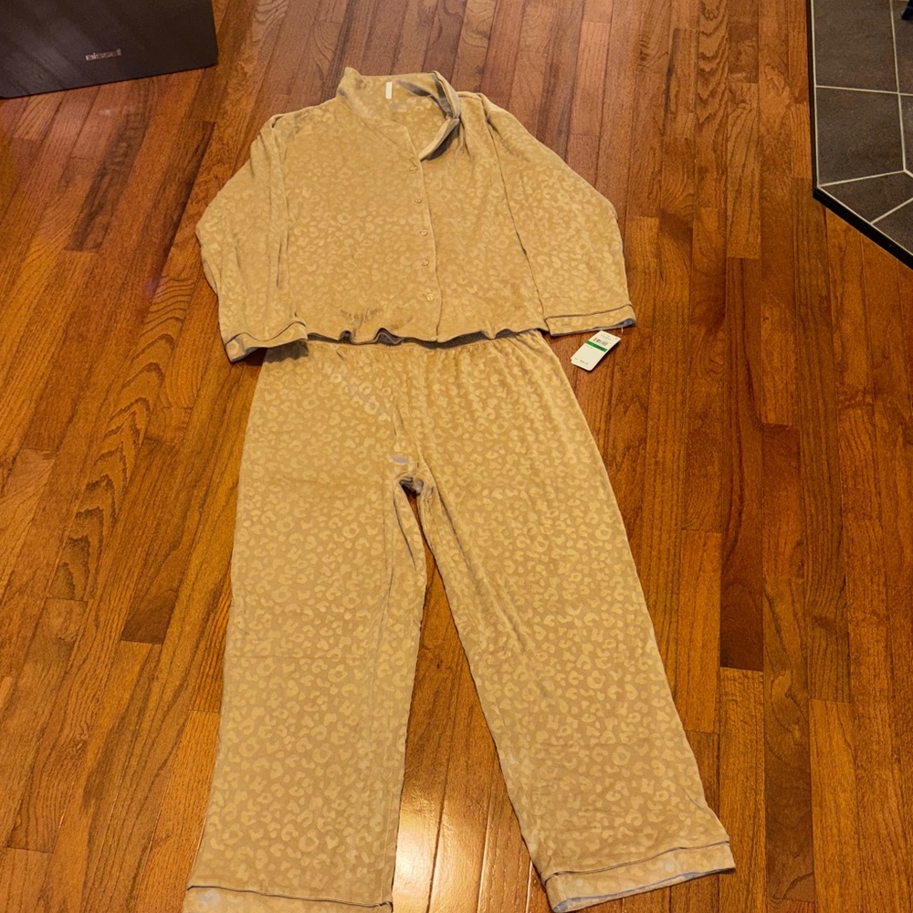 Flora Nikrooz Tan Pajama Set
